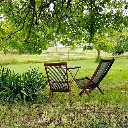 Du Domaine Equestre B & G Apartament *